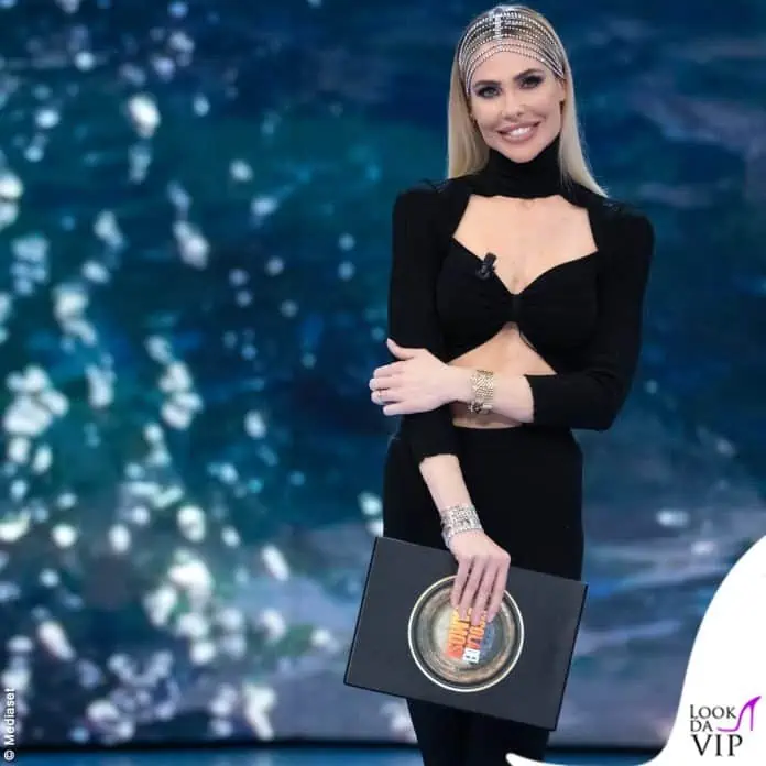 Ilary Blasi Isola 1 puntata outfit Antonino Valenti headband Foreva