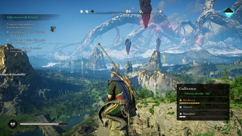 Assassin's Creed Valhalla: L'Alba del Ragnarok, l'Havi sulla cima di una montagna osserva il pesaggio