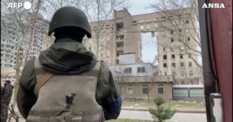 Guerra Russia-Ucraina, colpito il palazzo della regione di Mykolaiv: le immagini dell’edificio sventrato – Video